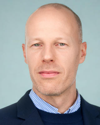 Headshot of Erik van der Marel.