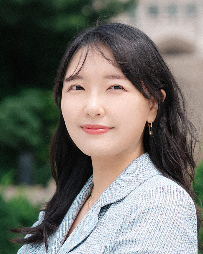 Headshot of Do Young Gong.